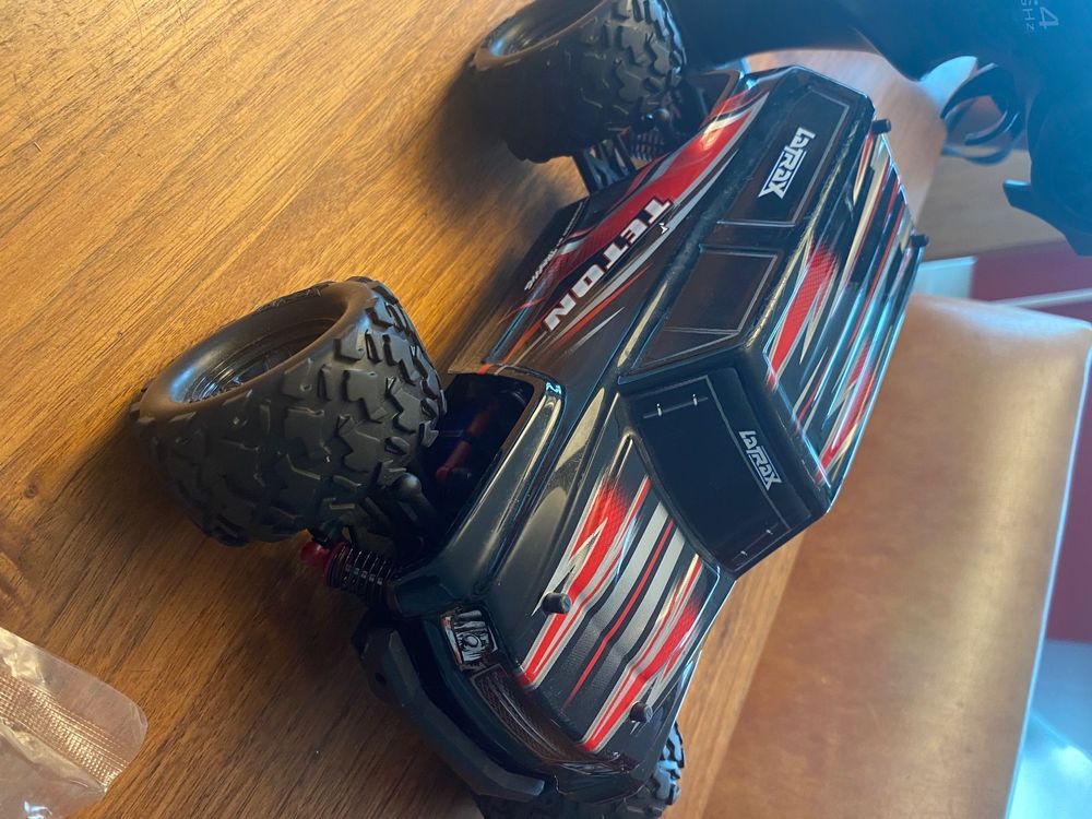 RC Auto mit Ladestation und 2 Akkus Kaufen auf Ricardo