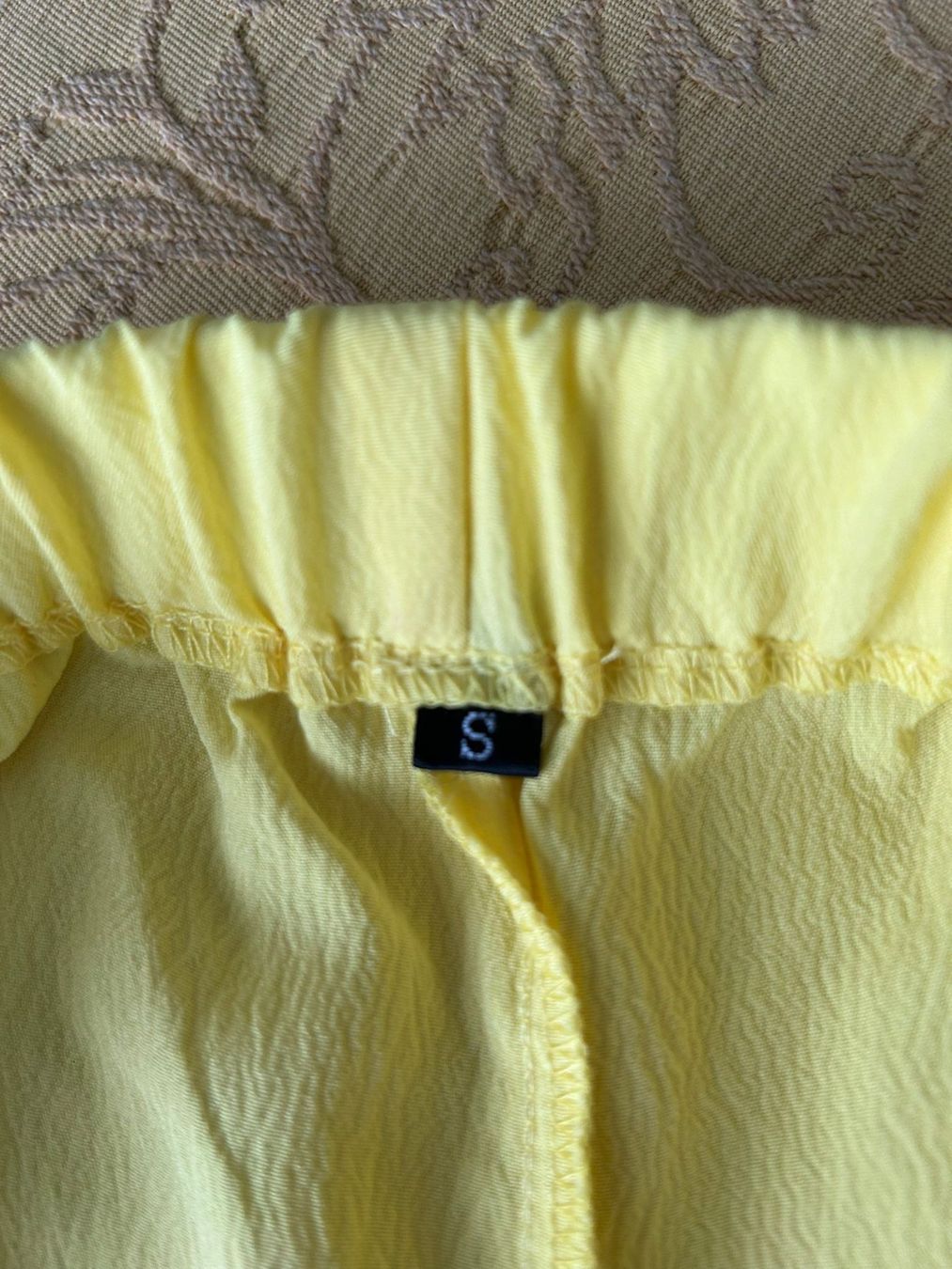 Pantaloni: Pantaloncini gialli tg.S – Usato da Melano venduto da H-Sara 2