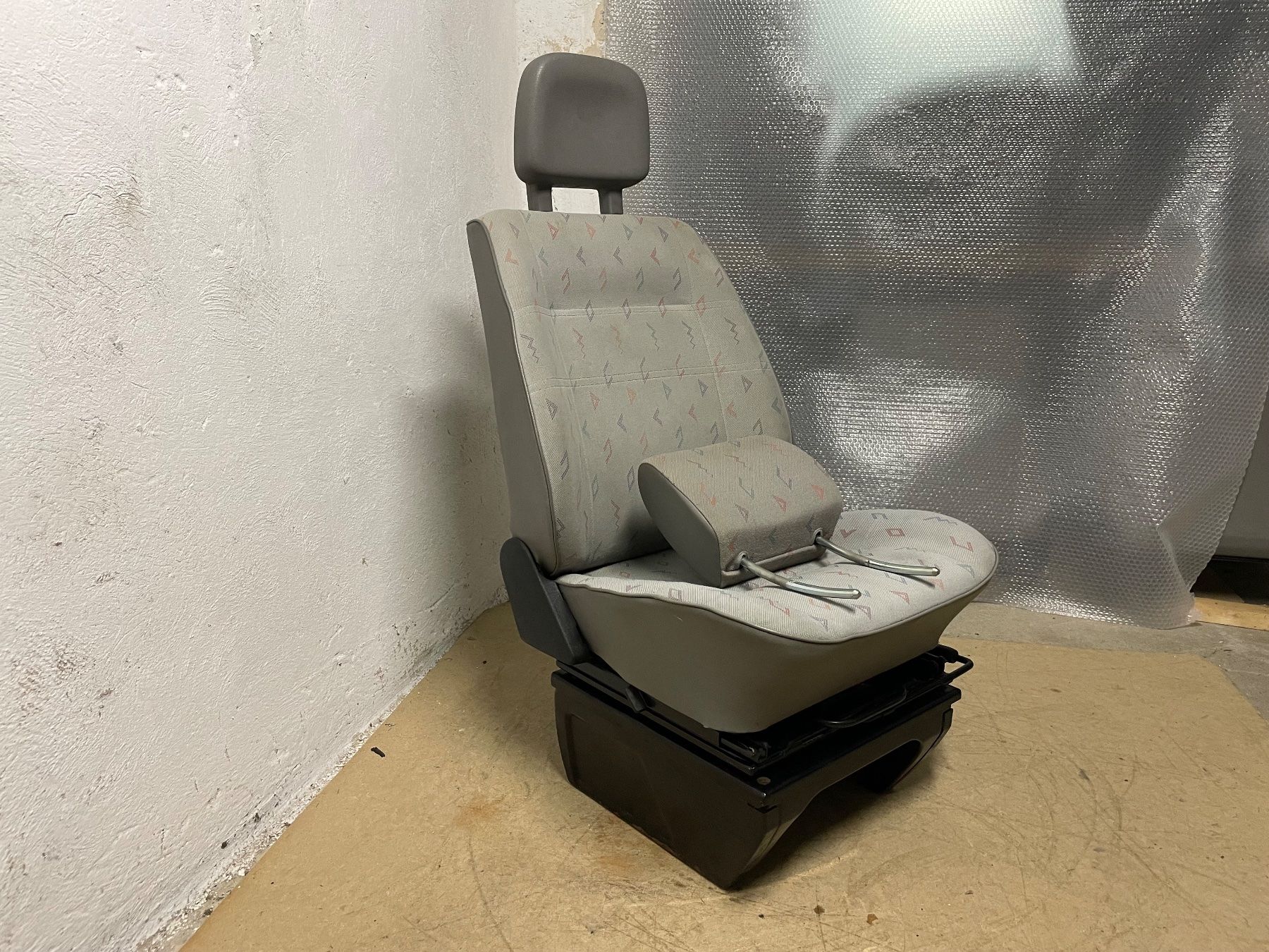 Sonstiges Fahrzeugzubehör: VW T4 Beifahrersitz mit Drehkonsole, Sitz, Einzelsitz – Gebraucht aus Islikon von Franzz 4