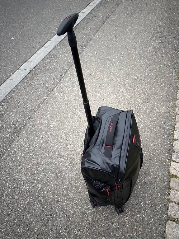 Valigie: Samsonite Paradiver Light Rucksack,Koffer 4 Rollen  – Usato da Männedorf venduto da mih_dv9h 2