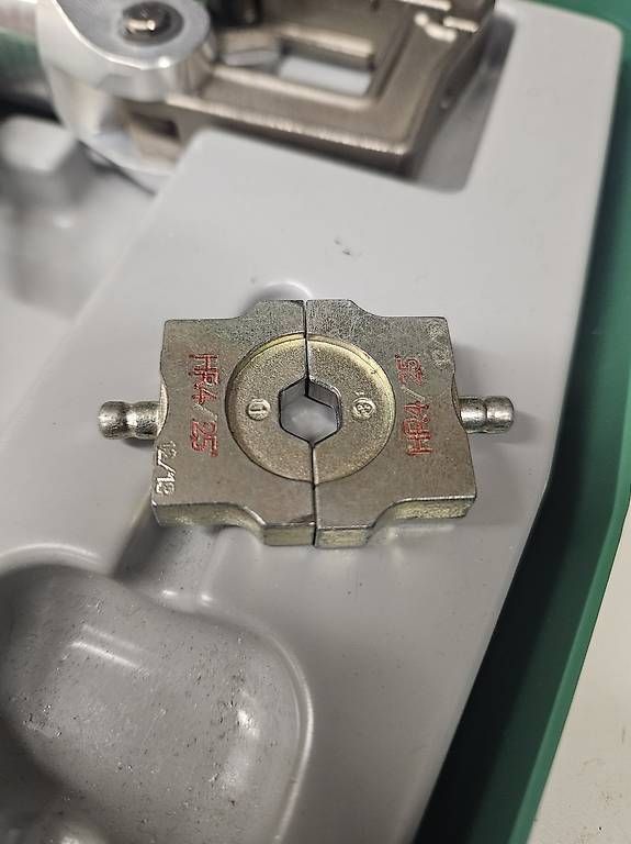 Alle Werkzeuge: Crimpzange Hydraulisch – Gebraucht aus Einsiedeln von RomanB. 1