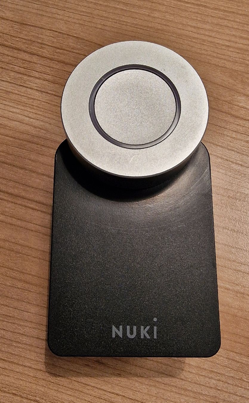 Nuki Lucchetti: Nuki Smart Lock 2.0 mit Power Pack inkl. Originalverpackung – Usato da Sursee venduto da AMO-Sports 2