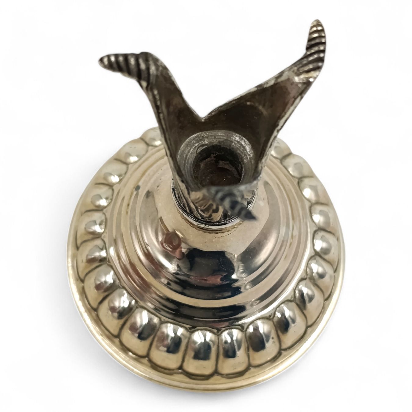 Statuette: Alte Wahrsagerkugel mit Kristall  – Usato da Hochfelden venduto da Relict 4