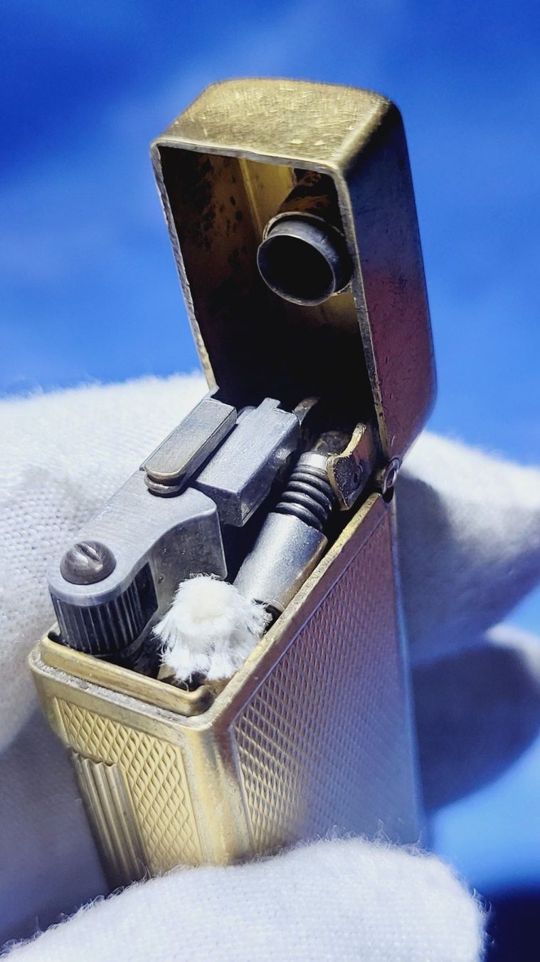 Dunhill Accendini: Dunhill Feuerzeug Benzin original Ledertasche & Box – Usato da Emmenbrücke venduto da Feuerzeugservice 4
