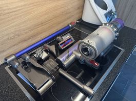 Dyson V11 mit Zubehör