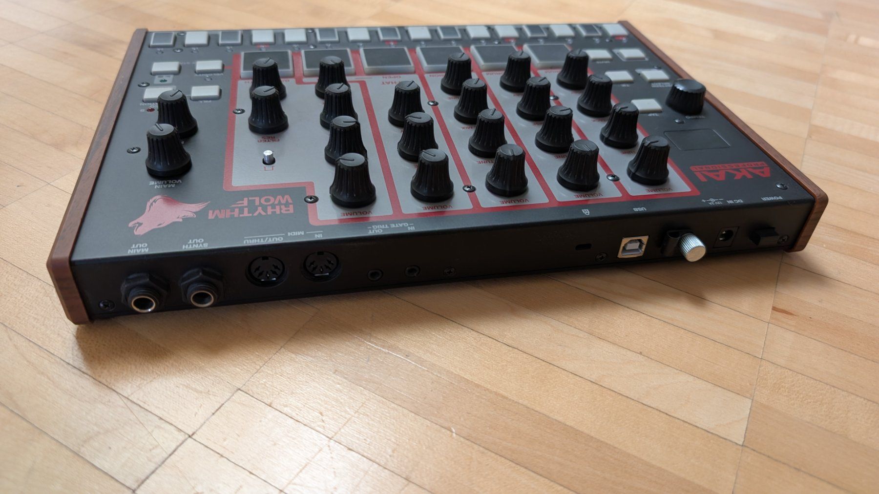 Akai Musikinstrumente: Akai Rhythm Wolf Drum Machine wie Neu – Gebraucht aus Lausen von Itchyy23 1