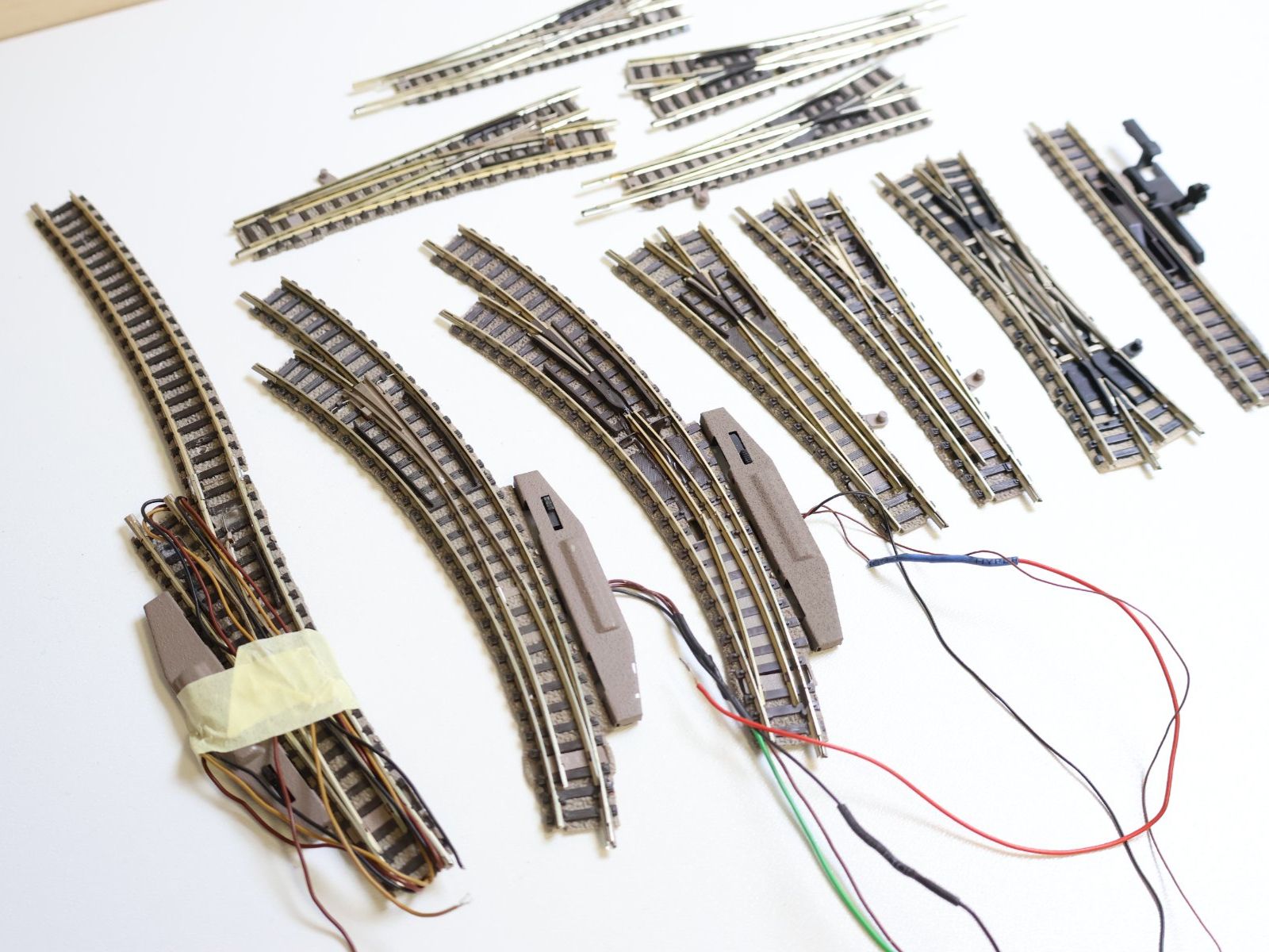 Fleischmann Modellini di ferrovie: Fleischmann 10 x Weiche Spur N - Elektro/Hand – Usato da Winterthur venduto da Monstera