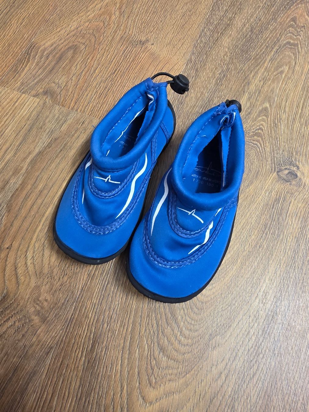Schuhe für Jungen: Badeschuhe blau Gr. 25 – Gebraucht aus Nebikon von Japostyle