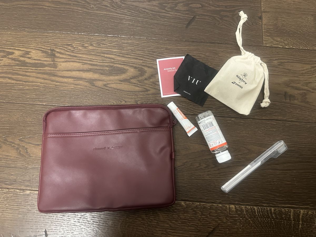 Custodie per cosmetici: Zimmerli X Swiss First Class Amnity Kit – Nuovo e nell'imballaggio originale da Büren SO venduto da Nico59