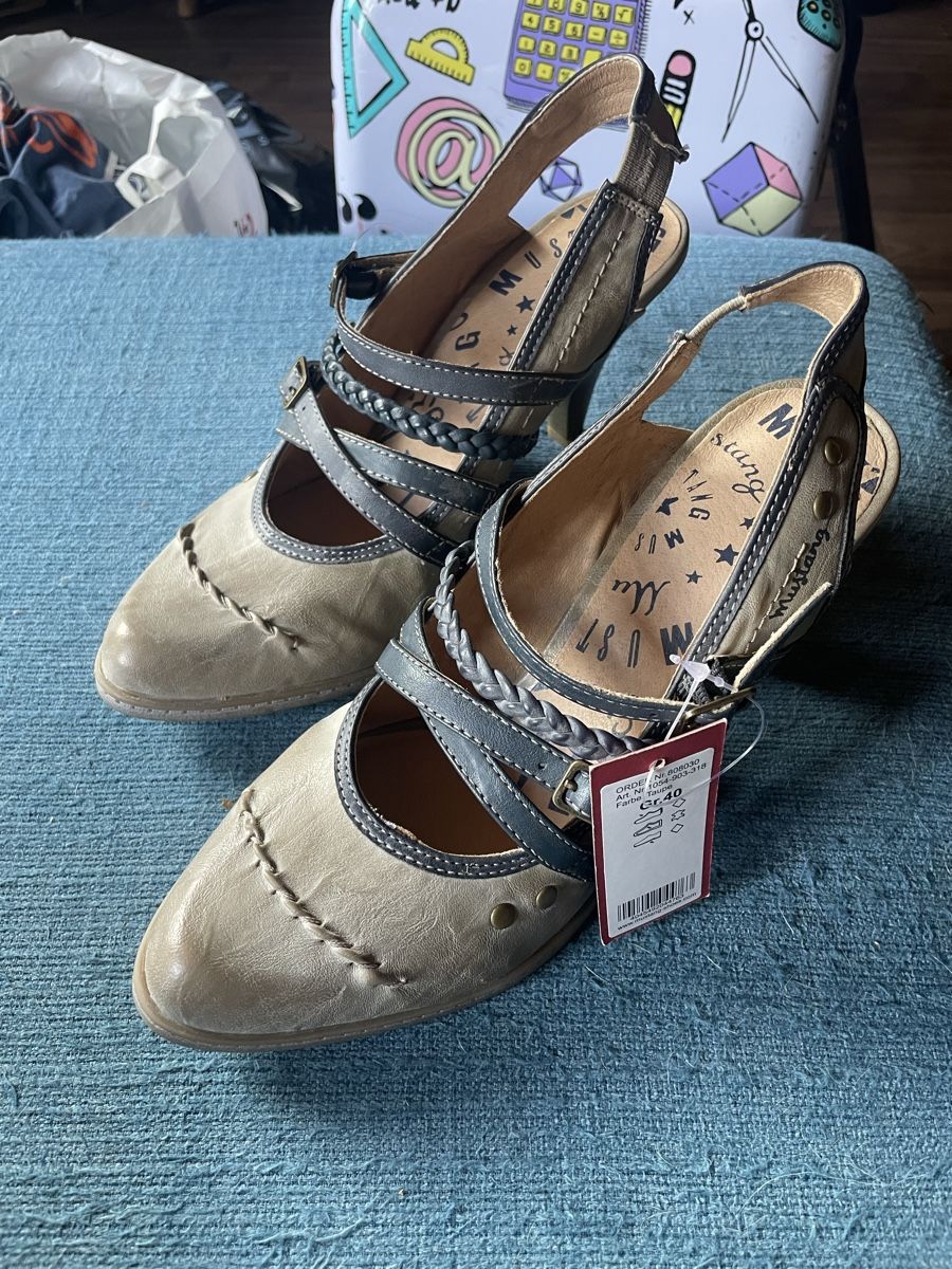 Chaussures femmes: Sandalette Absatz – Neuf avec emballage d'origine à Lenk im Simmental par banane50626