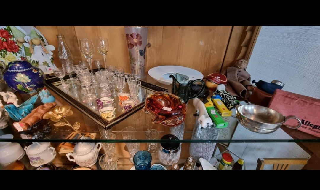 Vitrinen: Holzkasten als Vitrine umgestaltet – Gebraucht aus Berschis von treedosha01 2