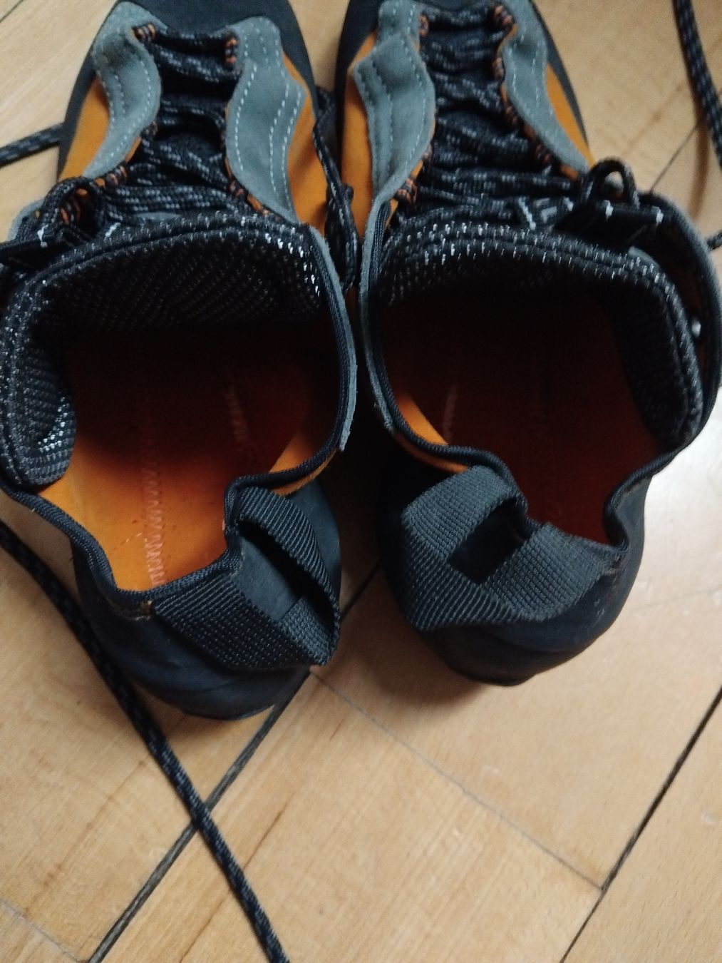 Millet Herrenschuhe: Chaussures Millet Escalade orange gris taille 38 – Gebraucht aus Peseux von Seven_life 2