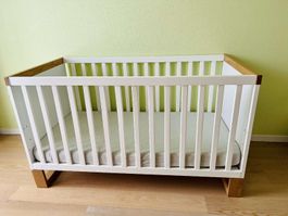 Stylish Baby Crib - Perfect for your Little One's Nursery