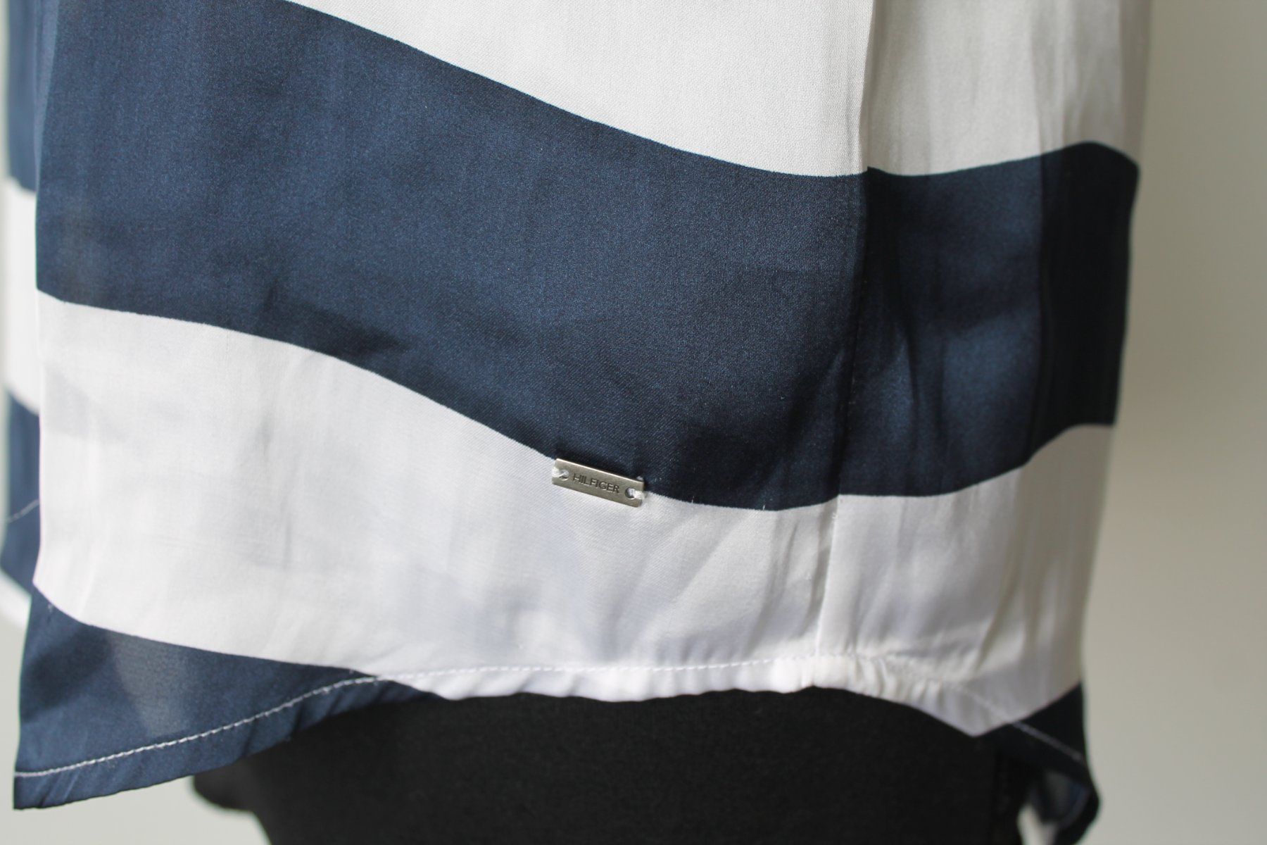 Tommy Hilfiger Top: Top Tommy Hilfiger taille M – Usato da Chez-le-Bart venduto da jasse 1