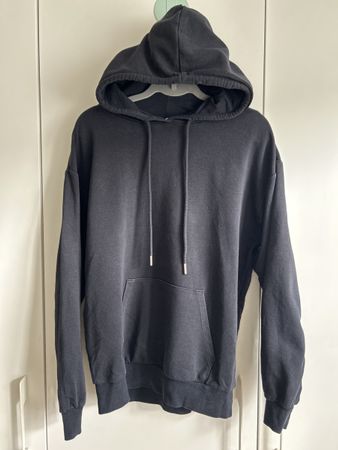 Schwarzer Hoodie, Grösse S, mit Flecken