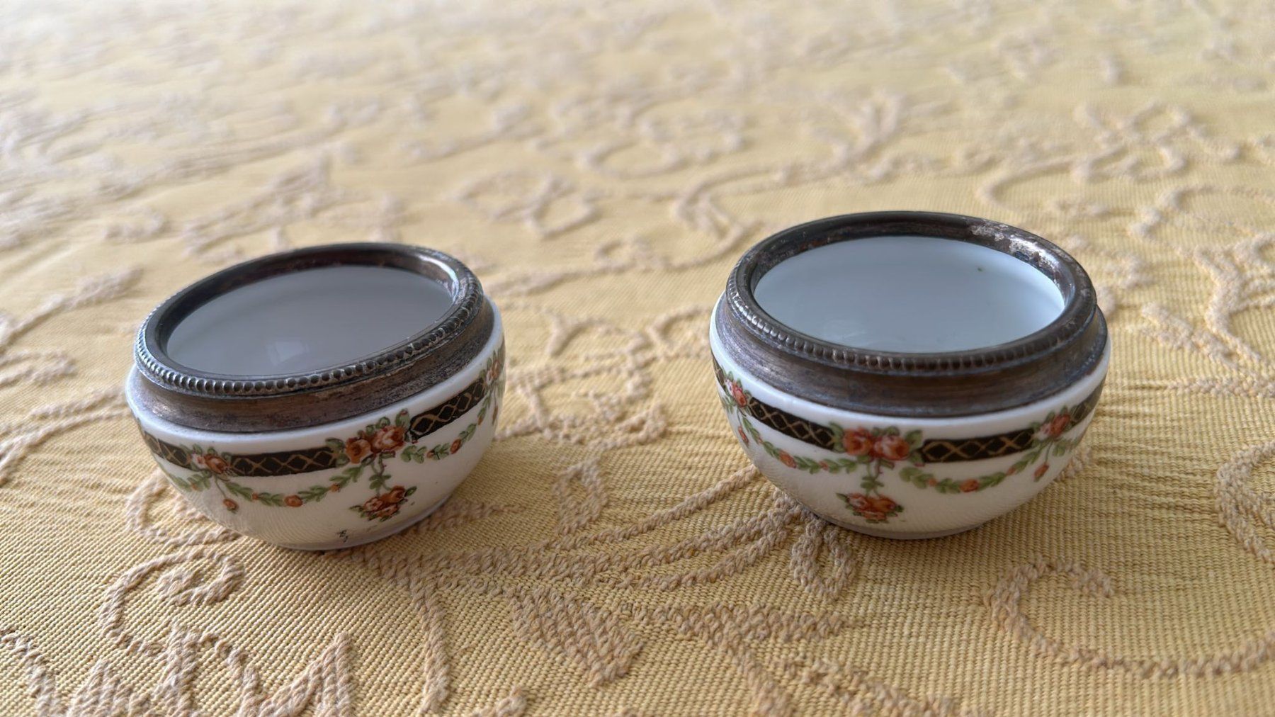 Contenitori & Simili: 2 piccoli contenitori Limoges – Usato da Melano venduto da H-Sara