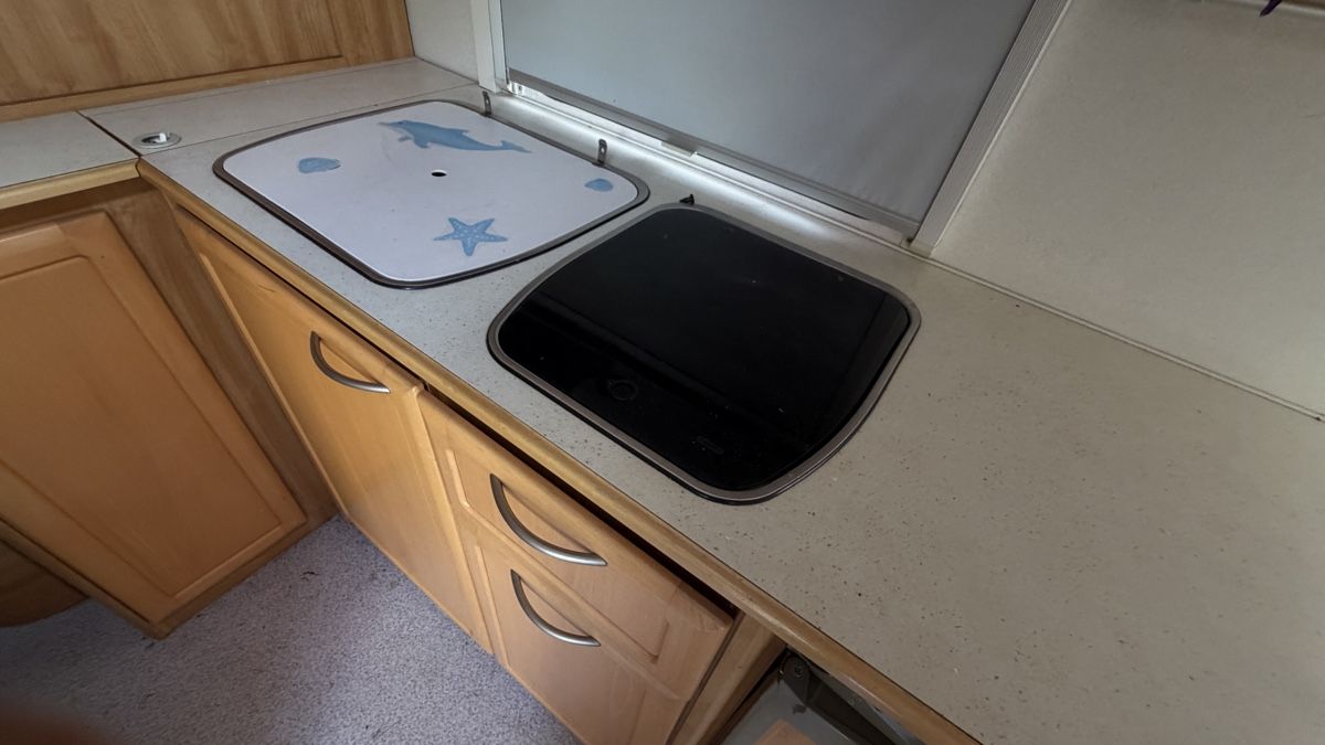 Knaus Camping Fahrzeuge: Wohnwagen Knaus 500 – Gebraucht aus Laupen BE von chartchiw 5