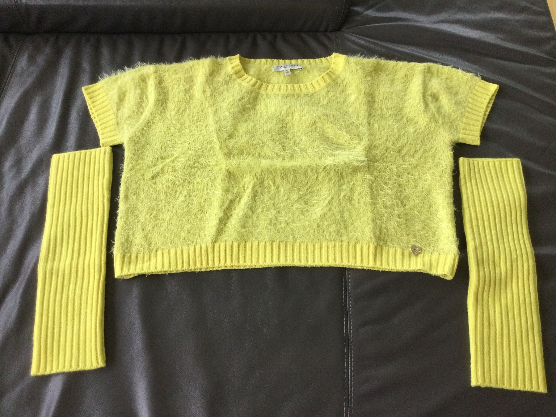 Twinset Pullover & Sweatshirts: Exclusiver Pullover mit Armstulpen – Gebraucht aus Horw von Benny017