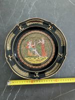 Piatto decorativo nero e oro, stile greco antico