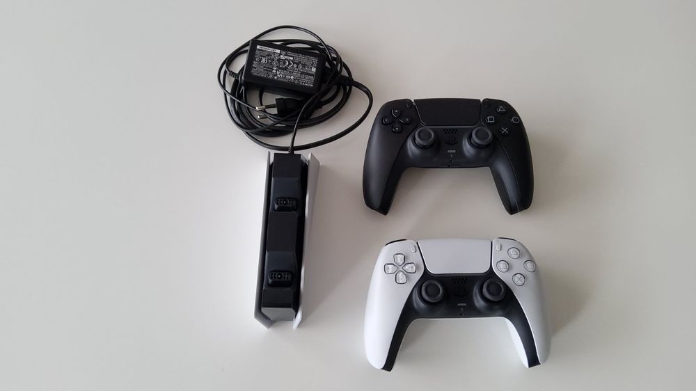 PS5 Disk, 1 TB, 2 Controller 2 Game, Ladestation, PS5 Link (Neu (gemäss ...