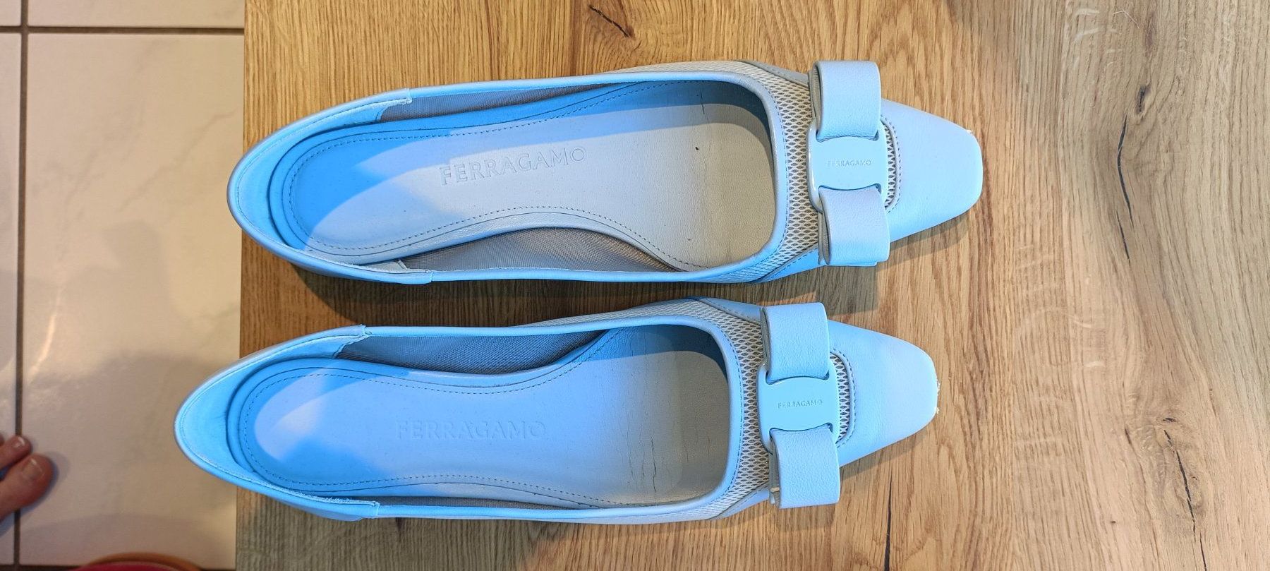 Salvatore Ferragamo Scarpe da donna: Salvatore Ferragamo Ballerinas Hellblau, Gr. 38 – Usato da Zollikofen venduto da Proseco