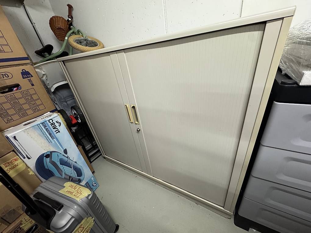 Armoires: Aktenschrank zu verschenken – D'occasion à Goldau par pat_r5d5