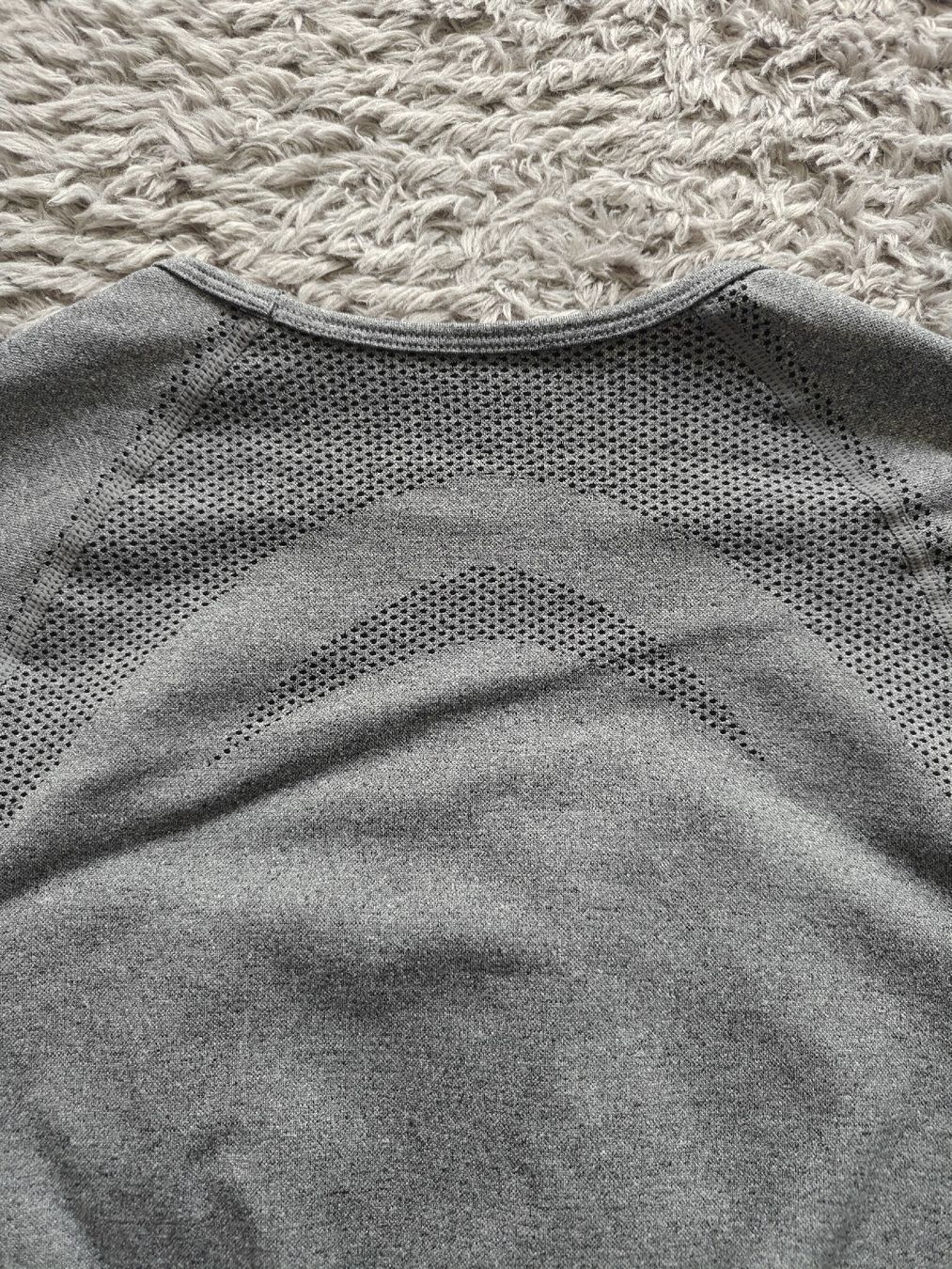 Top: Sport Top – Nuovo (secondo la descrizione) da Pieterlen venduto da Saemelili 5