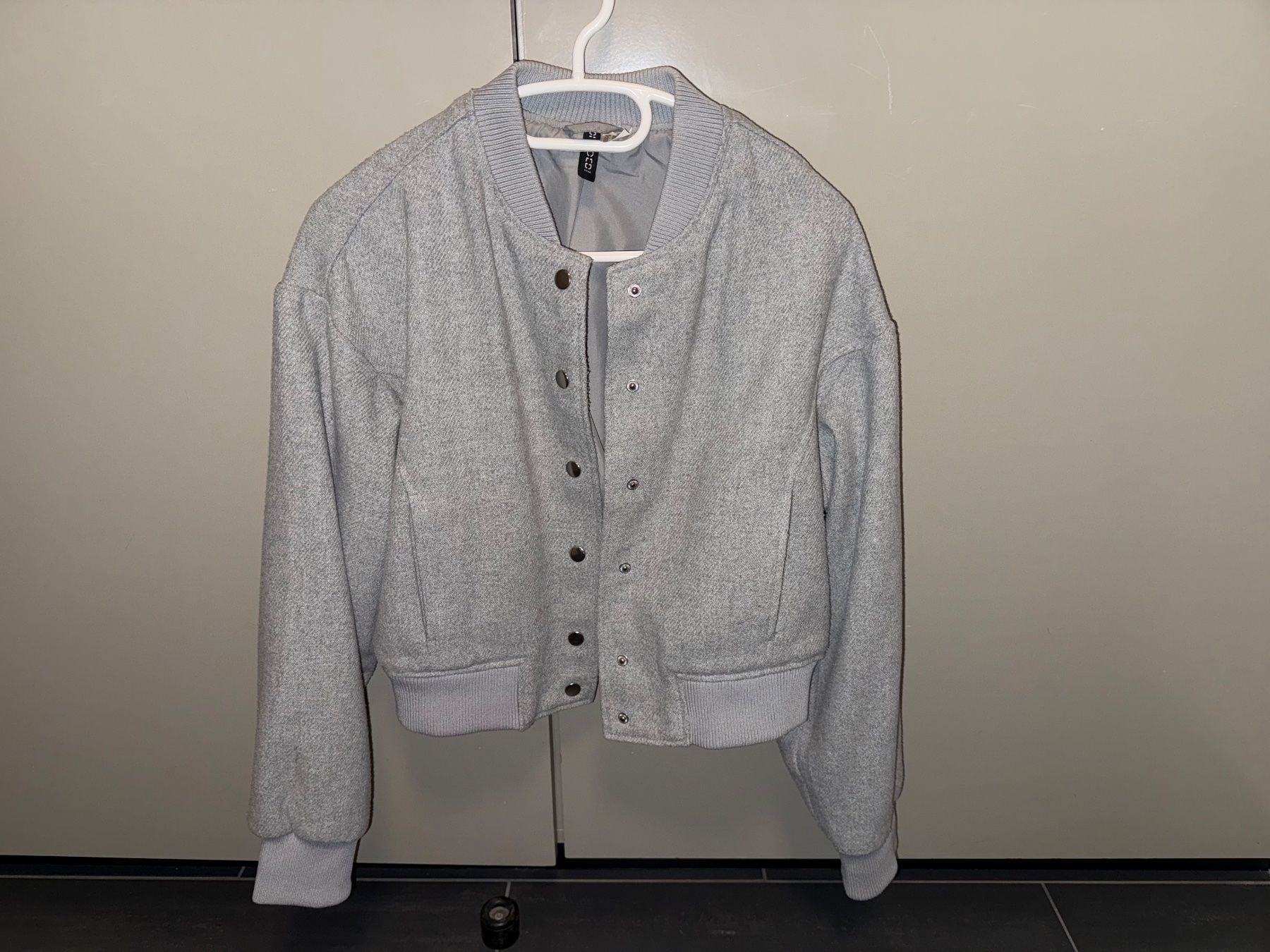 H&M Jacken: H&M Damen-Bomberjacke – Gebraucht aus Muttenz von bri_l6vr