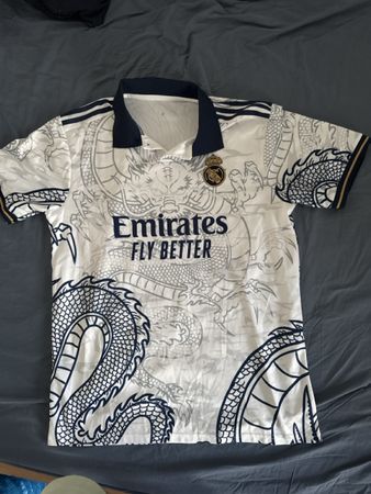 Fussballtrikot Real Madrid Drachen Grösse L neuwertig