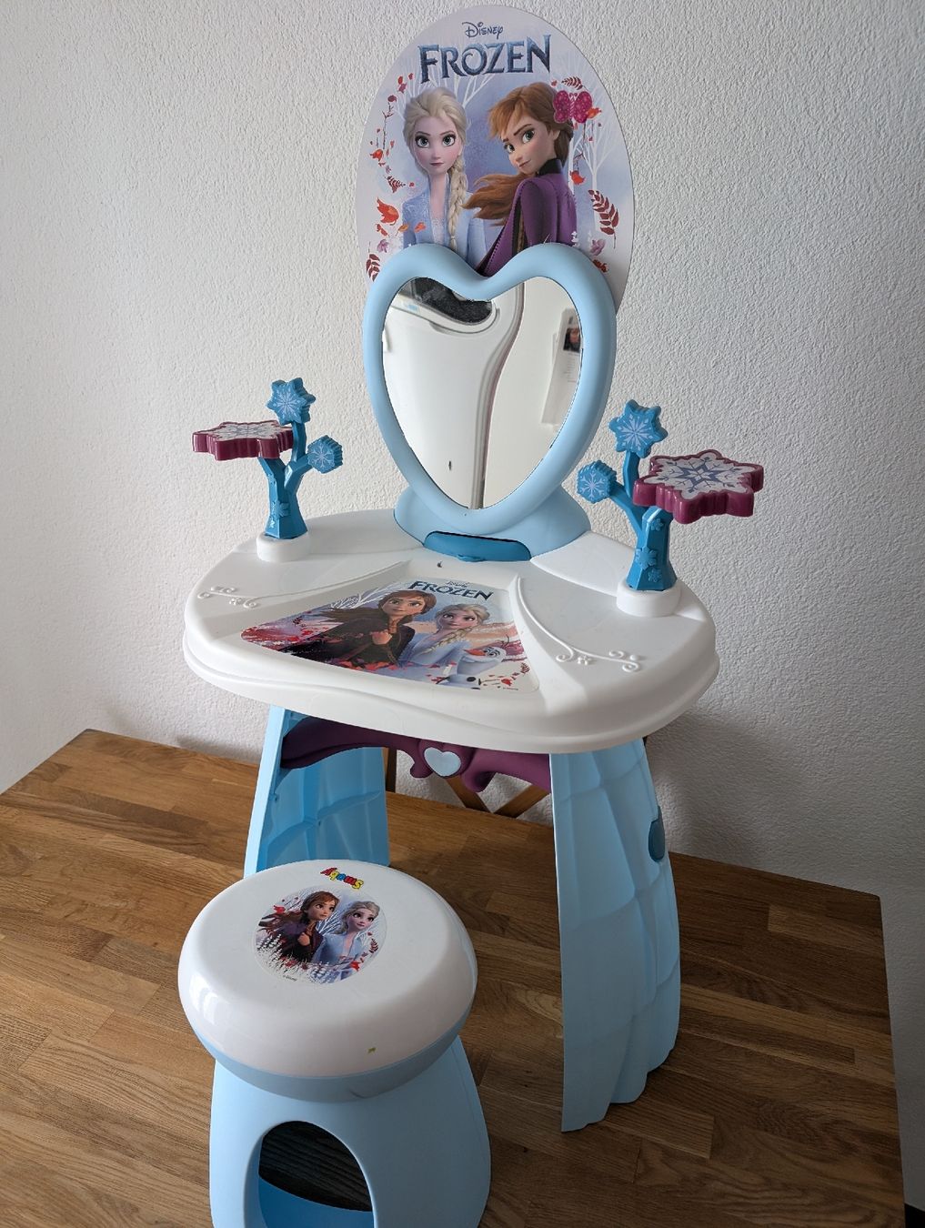 Schminktische: Frozen Schminktisch Kindertisch Mädchen Disney Eiskönigin – Gebraucht aus Rorschach von Obi-Wan85