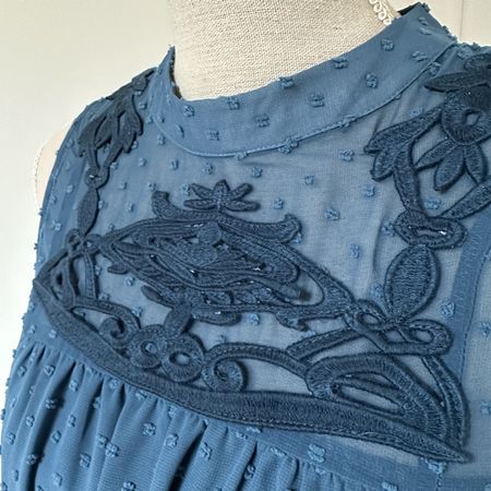 Kurzes Sommerkleid mit hübschen Details Gr. 38