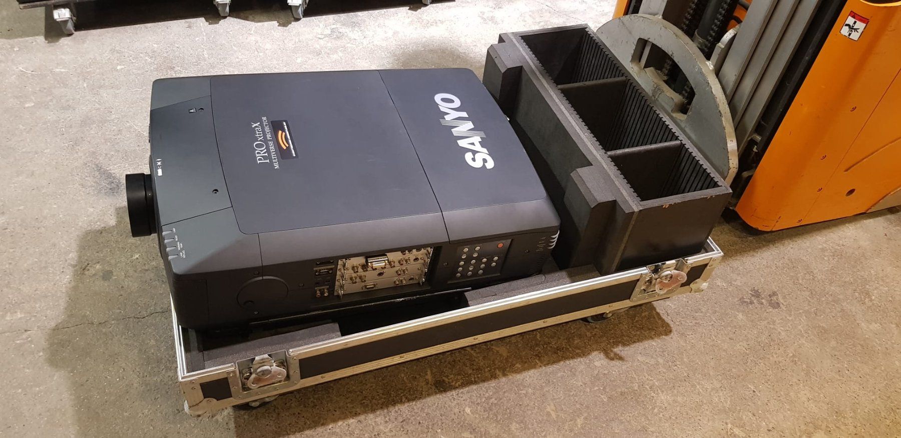 Proiettori: Grossbildprojektor Sanyo PLC XF-46E – Usato da Aesch LU venduto da matthiasabt 1