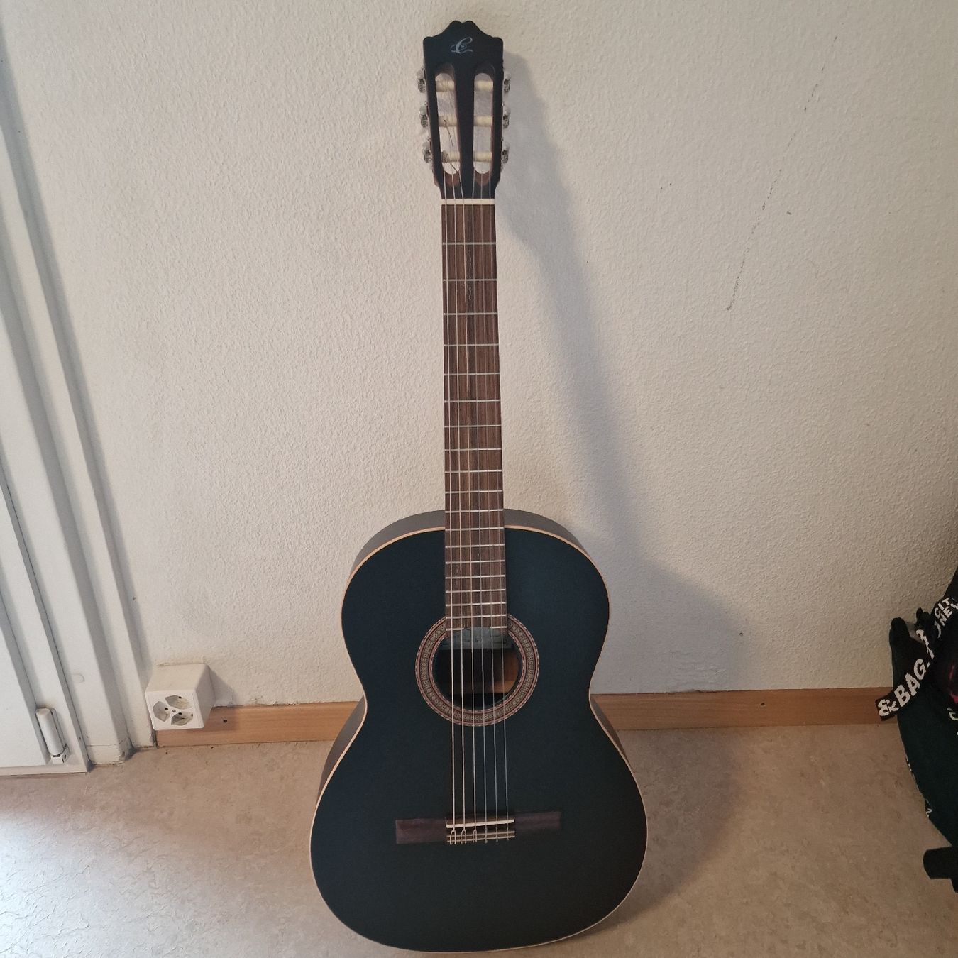 Musikinstrumente: Gitarre Cuenca Schwarz Matte – Gebraucht aus Zürich von Lelela 1
