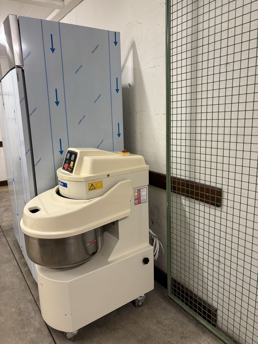 Elettrodomestici da cucina: Tiefkühler und Teigmaschine  – Usato da Dietikon venduto da dia_y8y5 2