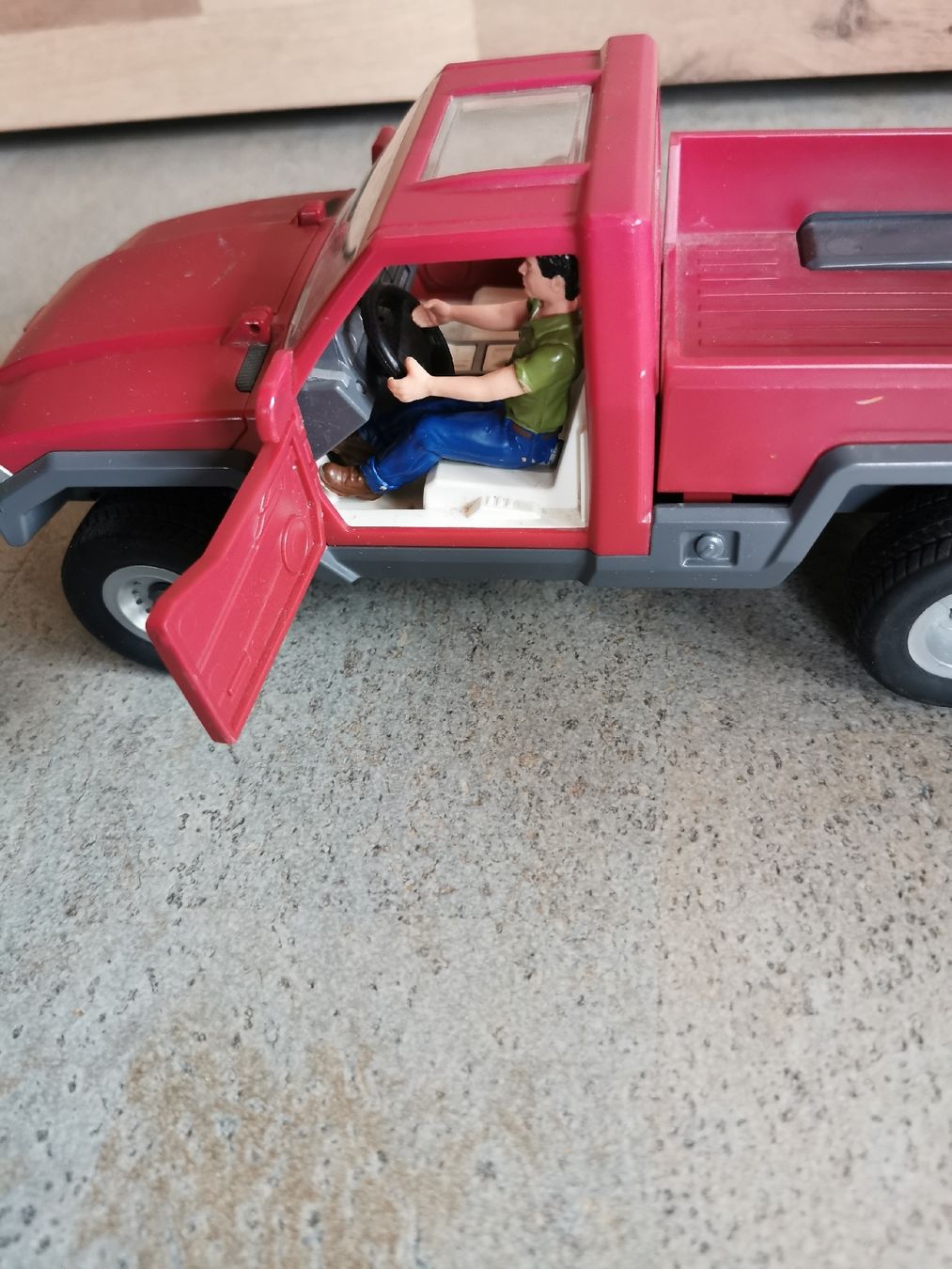 Schleich Giocattoli: Jeep mit Anhänger von Schleich – Usato da Reichenbach im Kandertal venduto da mucky66 1