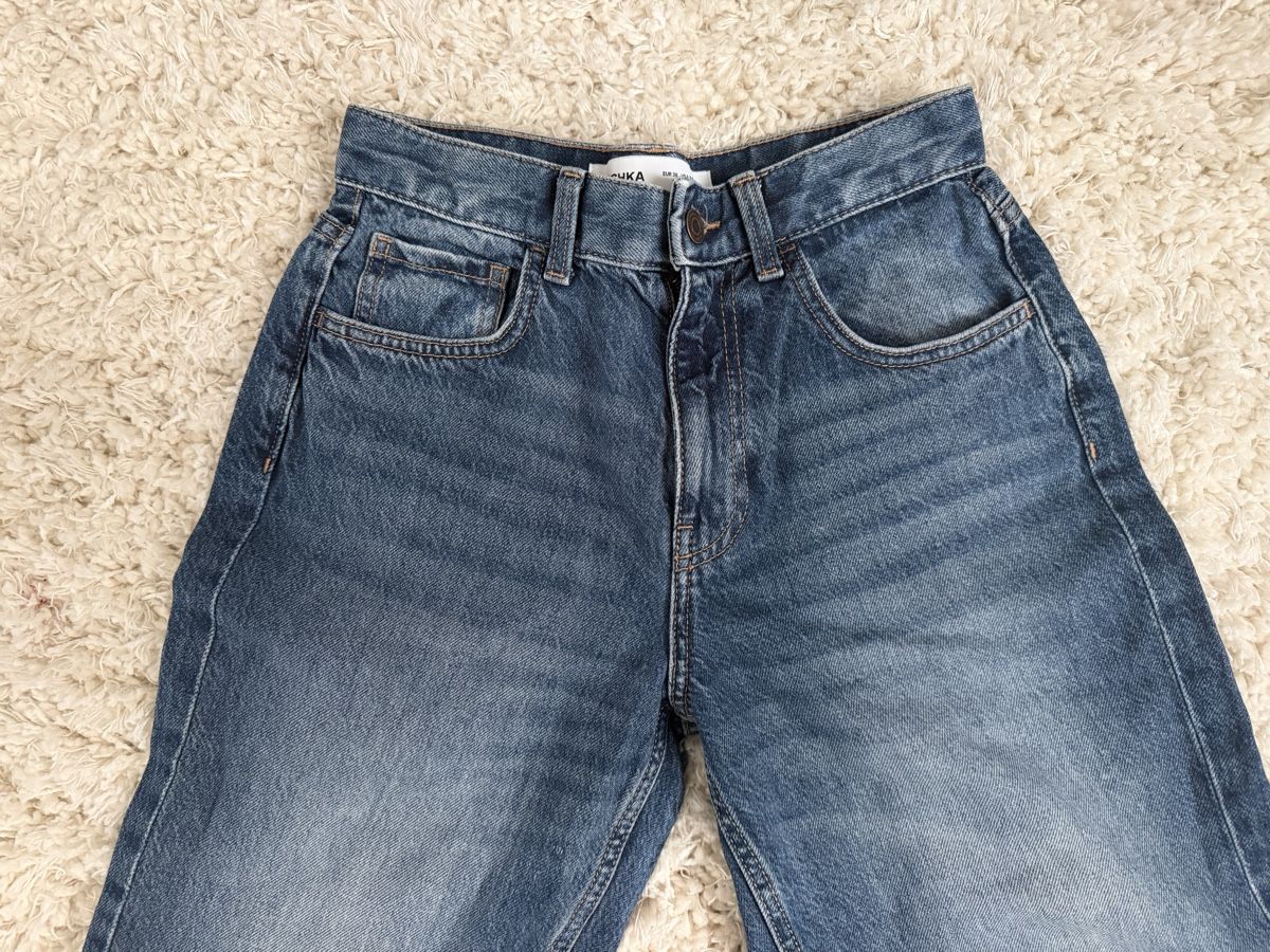 Bershka Jeans: Denim Straight Leg Jeans – Usato da Bern venduto da ari_6t6x 2