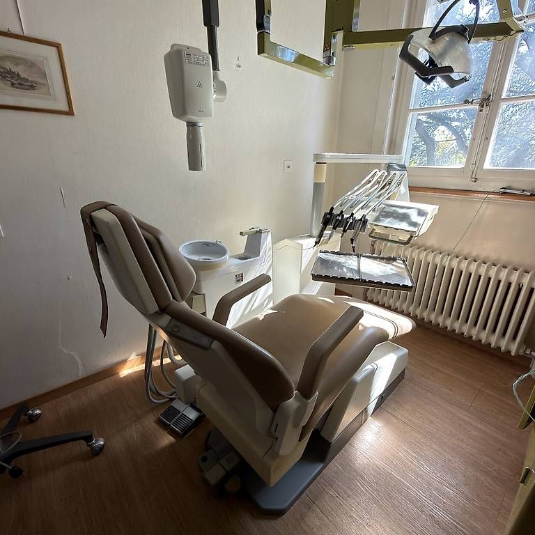 Appareils médicaux: Zahnarztbehandlungseinheit – D'occasion à Bern par sig_8fzr 2