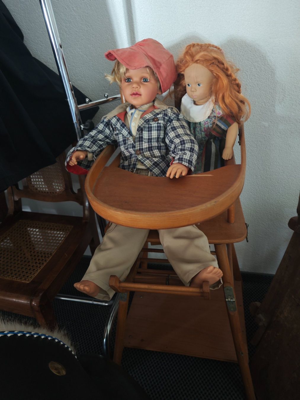 Bambole: Alte Puppen Mädchen und Junge mit Kinderstuhl – Usato da Gutenswil venduto da 050805 1