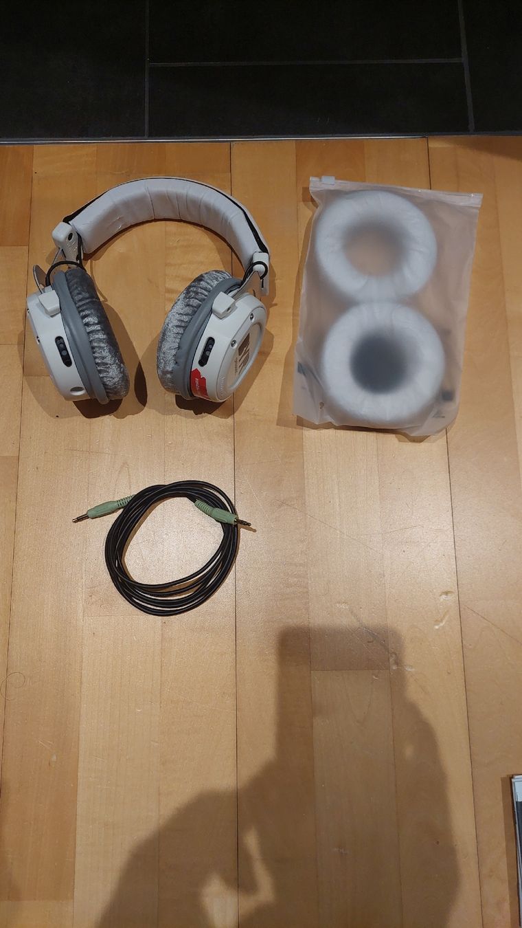 Beyerdynamic Casques audio: Beyerdynamic Custom One Pro weiss – Neuf (Voir description) à Arisdorf par GoodJoice