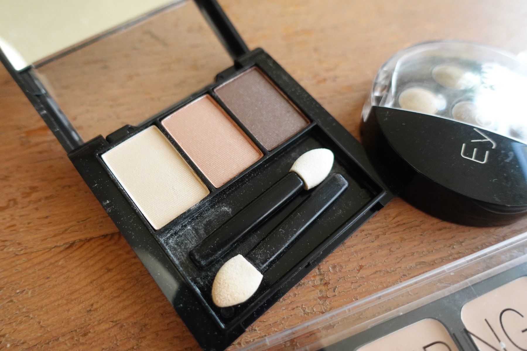 Make-up: Diverse Make-Up Paletten, Eye Shadow, Contouring, Blush – Usato da Ettiswil venduto da maimaiswiss 4