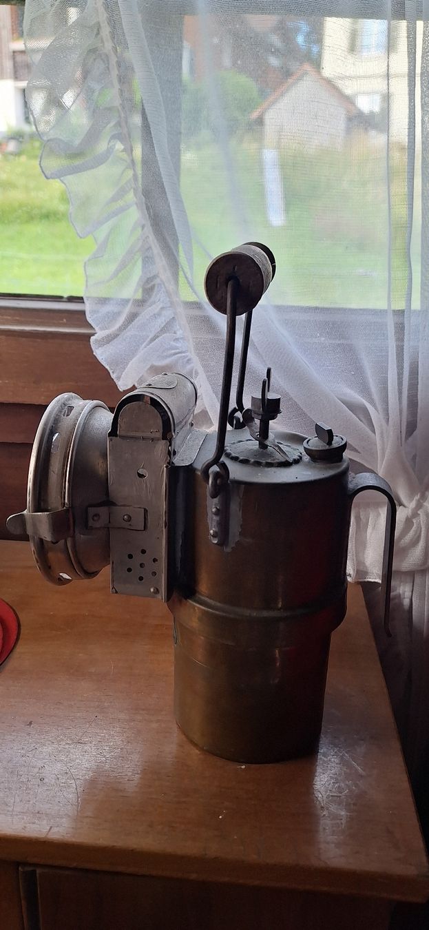 Lampade: Alte Becker Neuchâtel Lampe, Glas defekt – Difettoso da Männedorf venduto da Livingston 2