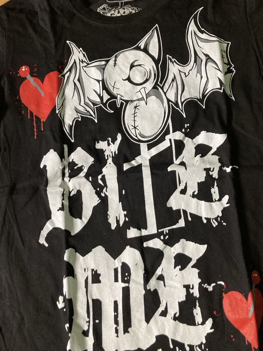T-Shirts: Damenshirt Bite me Gr. M – Gebraucht aus Emmenbrücke von JJ_89 1