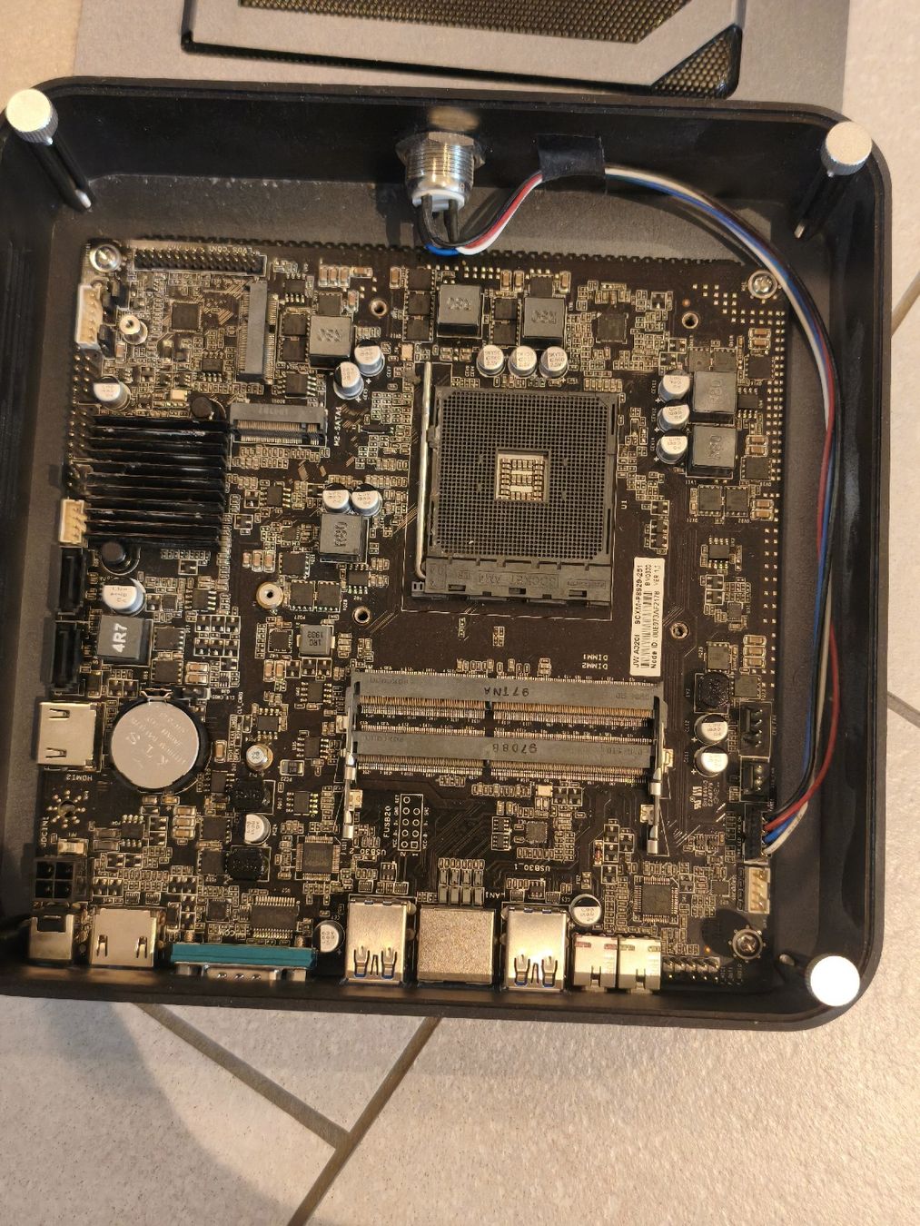 Amd Gehäuse: JWA 320I BAREBONE Mini PC – Gebraucht aus Dielsdorf von LukeyDukey 1