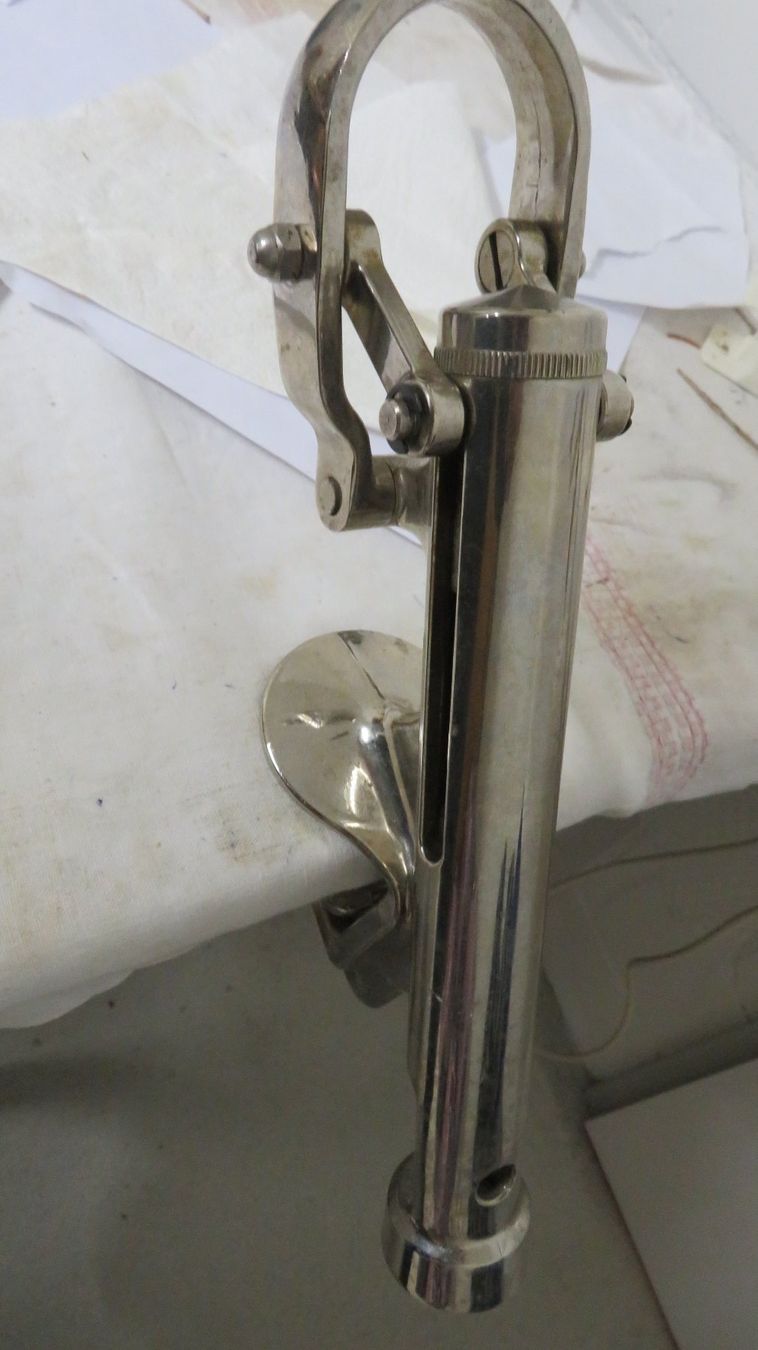 Rapid Apribottiglie & Tappi per chiusura: Korkenzieher Tischmodell Marke RAPID Swiss made – Usato da Wetzikon ZH venduto da morda1954 1
