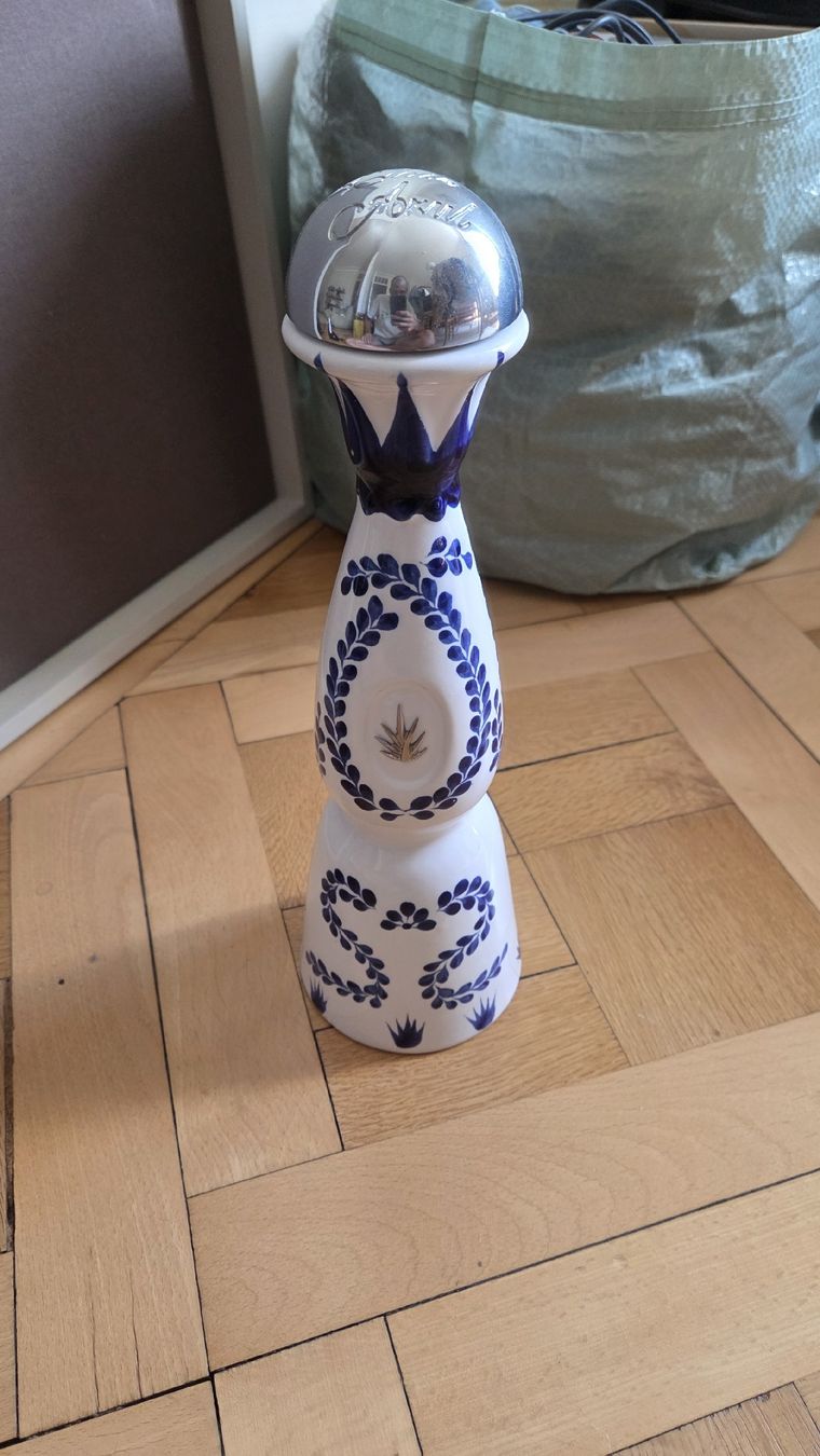 Autres vaisselles & verres: Bouteille vide Tequila Azul 500 ml – D'occasion à Genève par narabda