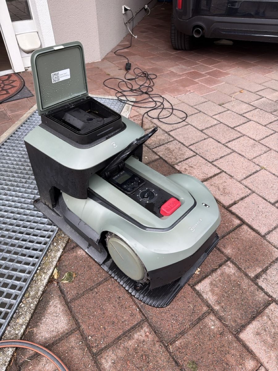 Ecovacs Tagliaerba: Robotic Lawn Mower Ecovacs Goat – Usato da Aathal-Seegräben venduto da 42universe