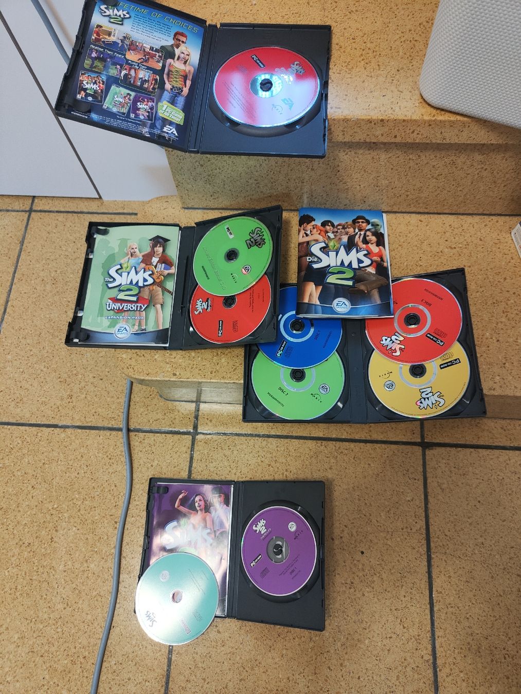 Giochi: Sims 2 - PC Games - 4 Stück - Winter Edition - Top! – Usato da Schlieren venduto da bingo33 5