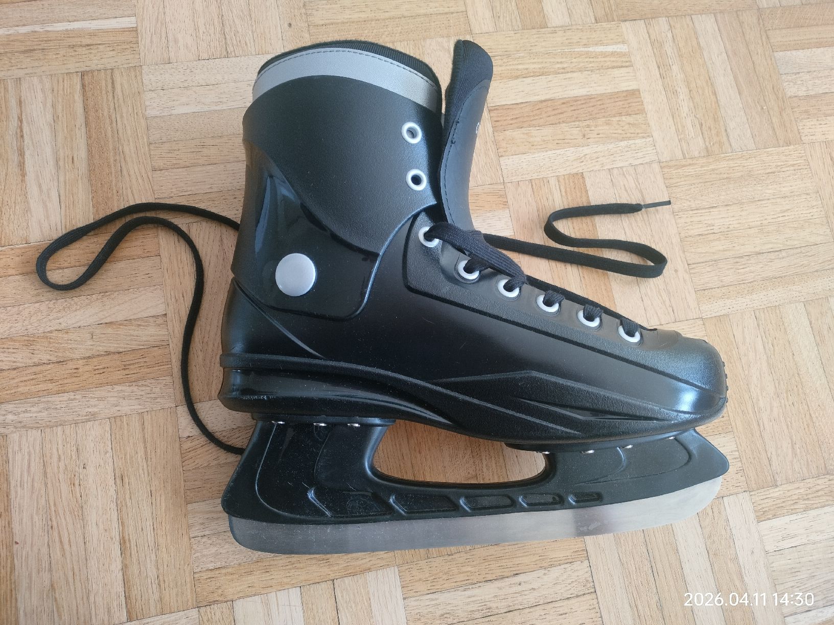 Oxelo Pattini da ghiaccio: Oxelo Black  Ice Skates - Size 41 likely new – Nuovo (secondo la descrizione) da Basel venduto da vik_7qc8 2