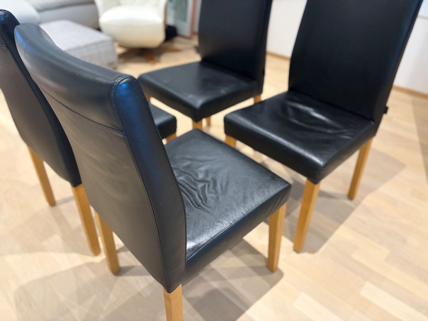 Chaises: 4 chaises en cuir véritable noir – D'occasion à Le Grand-Saconnex par yna_t968 1
