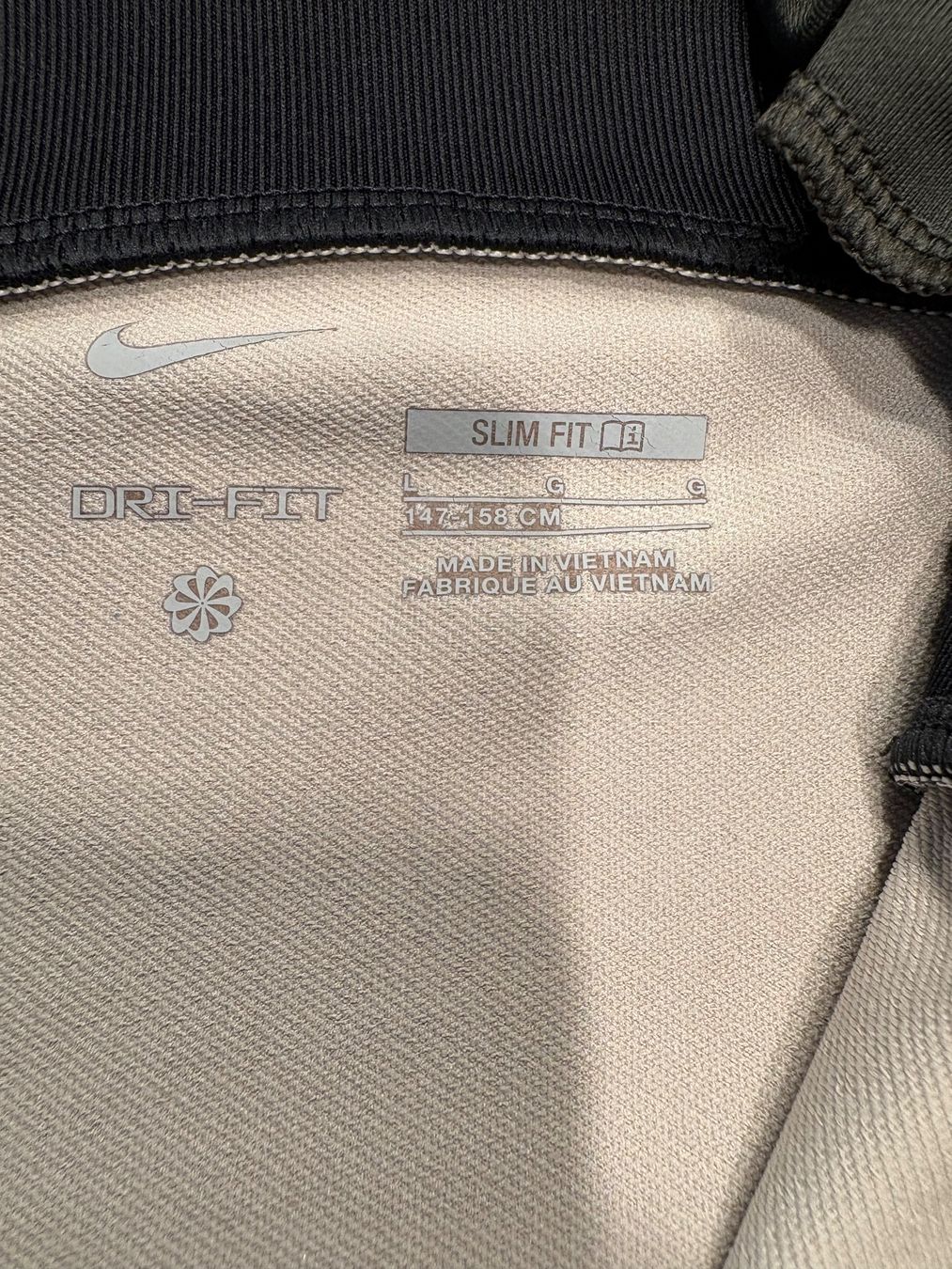 FC Barcelona Leibchen & Hosen: FC Barcelona Trainingsshirt – Gebraucht aus Belp von mikemaru 1